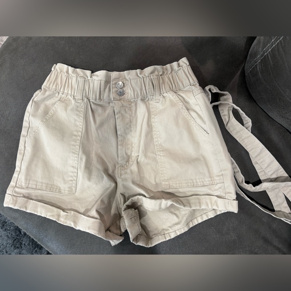 Refuge Women's Tan Cargo Shorts - Picture 1 of 3